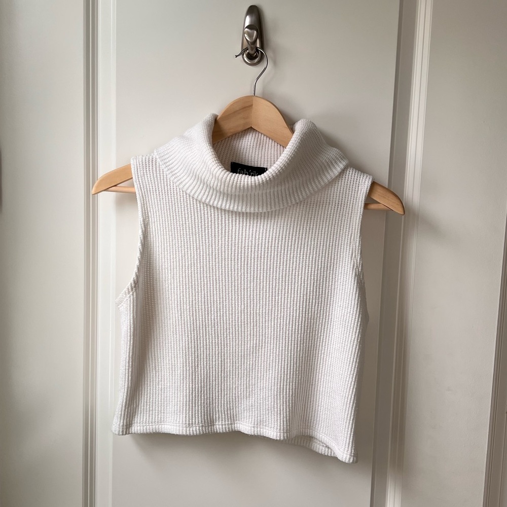 Fabrik Knit Cropped Sweater Vest